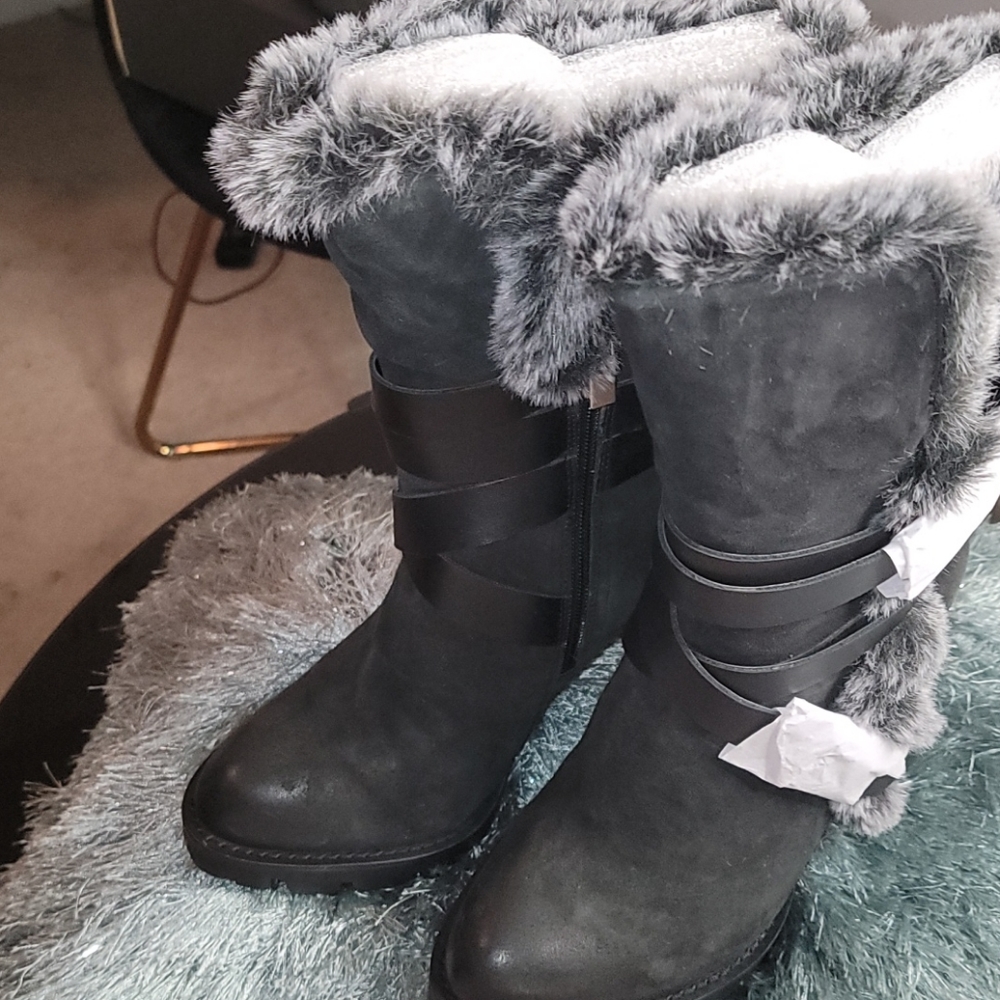 New in box Charles David leather & Suede Boot.